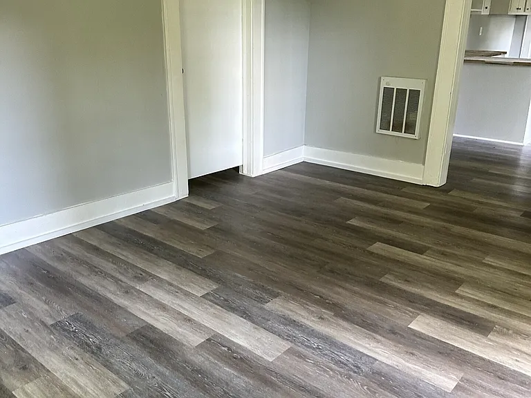 6 Windsor Dr — Photo 2