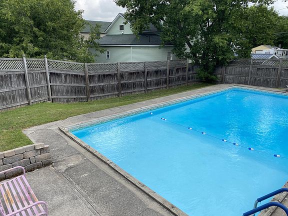 2nd image of 533 Mundy St