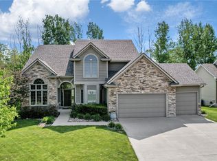 6041 NW 94th St, Johnston, IA 50131