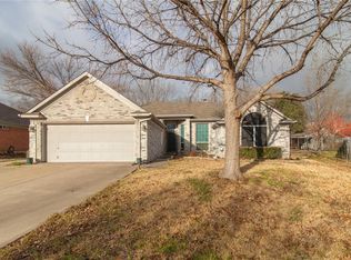 611 Engleside Dr, Arlington, TX 76018