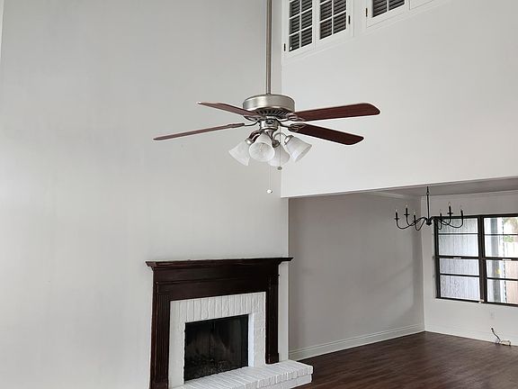 3rd image of 10 Audubon Oaks Blvd