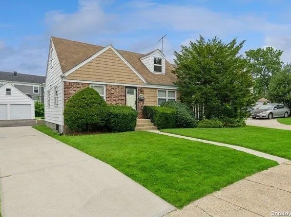 551 Emerson Street, Uniondale, NY 11553