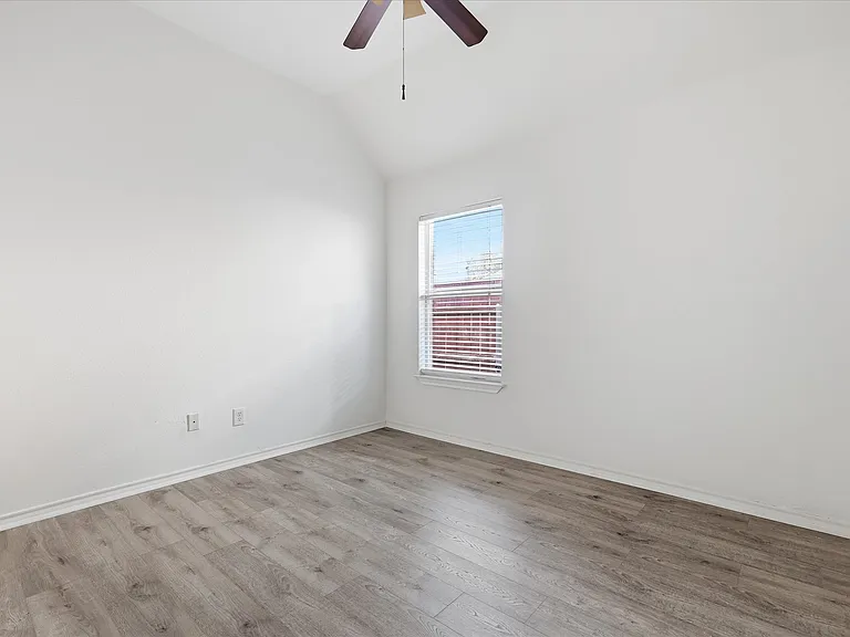 5625 Overland Dr — Photo 24