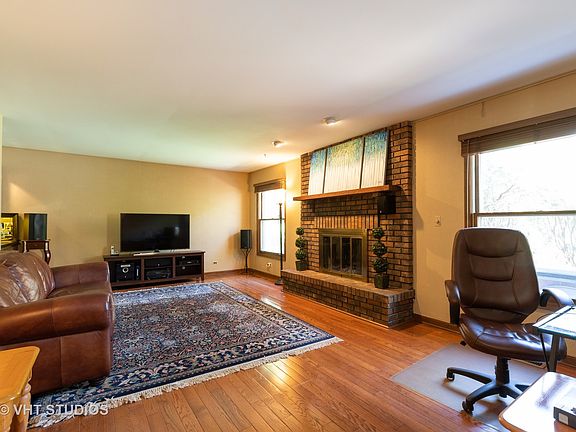 3rd image of 915 Jeremy Ln