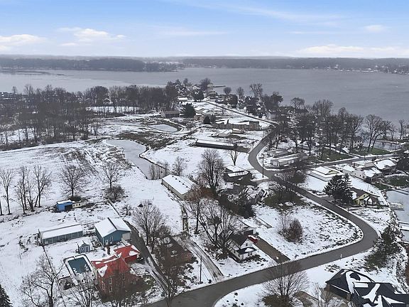 4th image of W 744 N