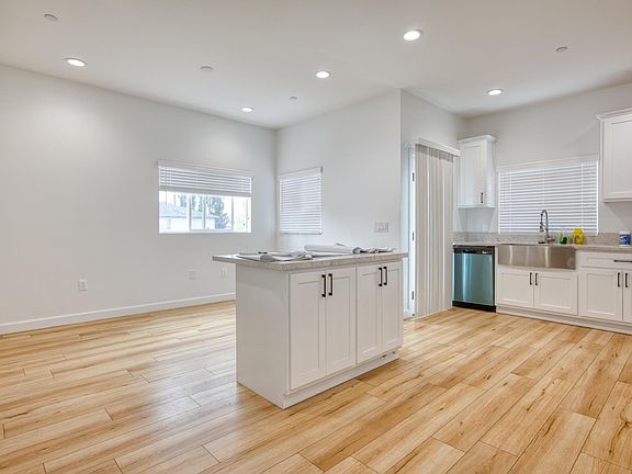 3rd image of 240 N Catalina St #4
