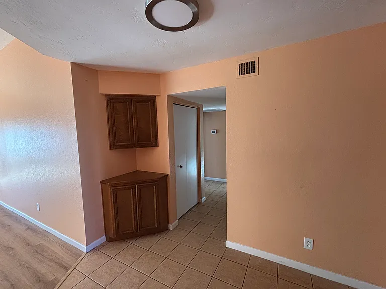 413 W Beverly Ln — Photo 23