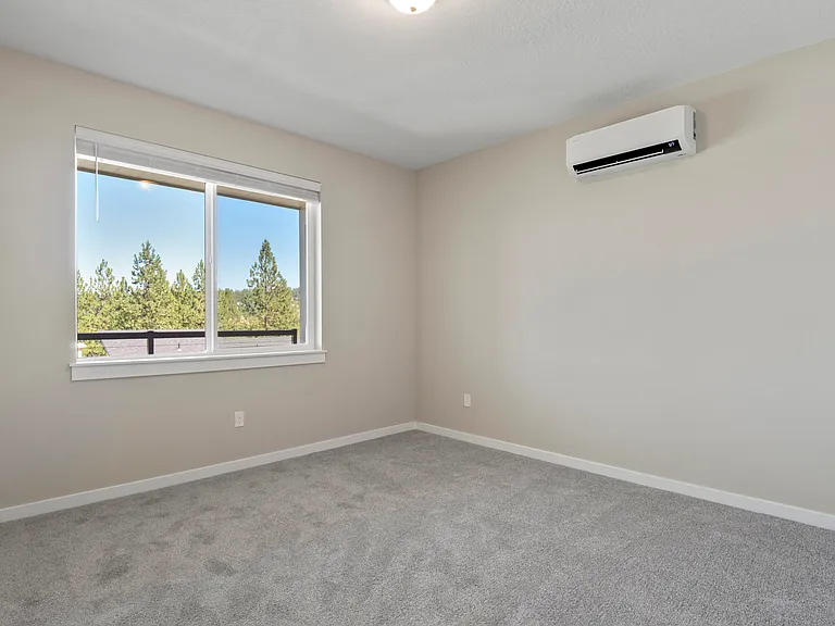 1679 S Cochran St — Photo 11