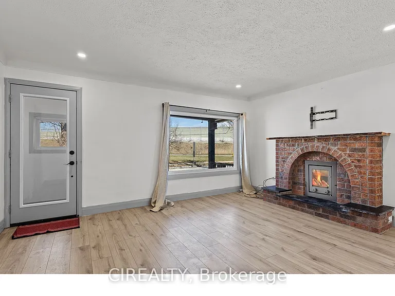 14 Elmwood Ave — Photo 4