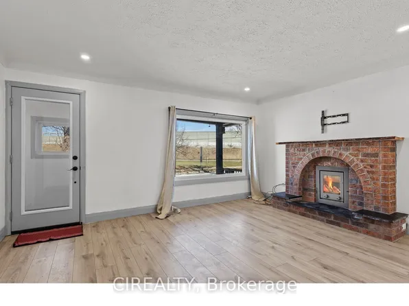 14 Elmwood Ave, Saint Catharines, ON L2R 2T7