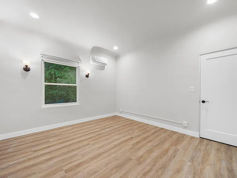 Bedroom 2 w/ walk-in closet