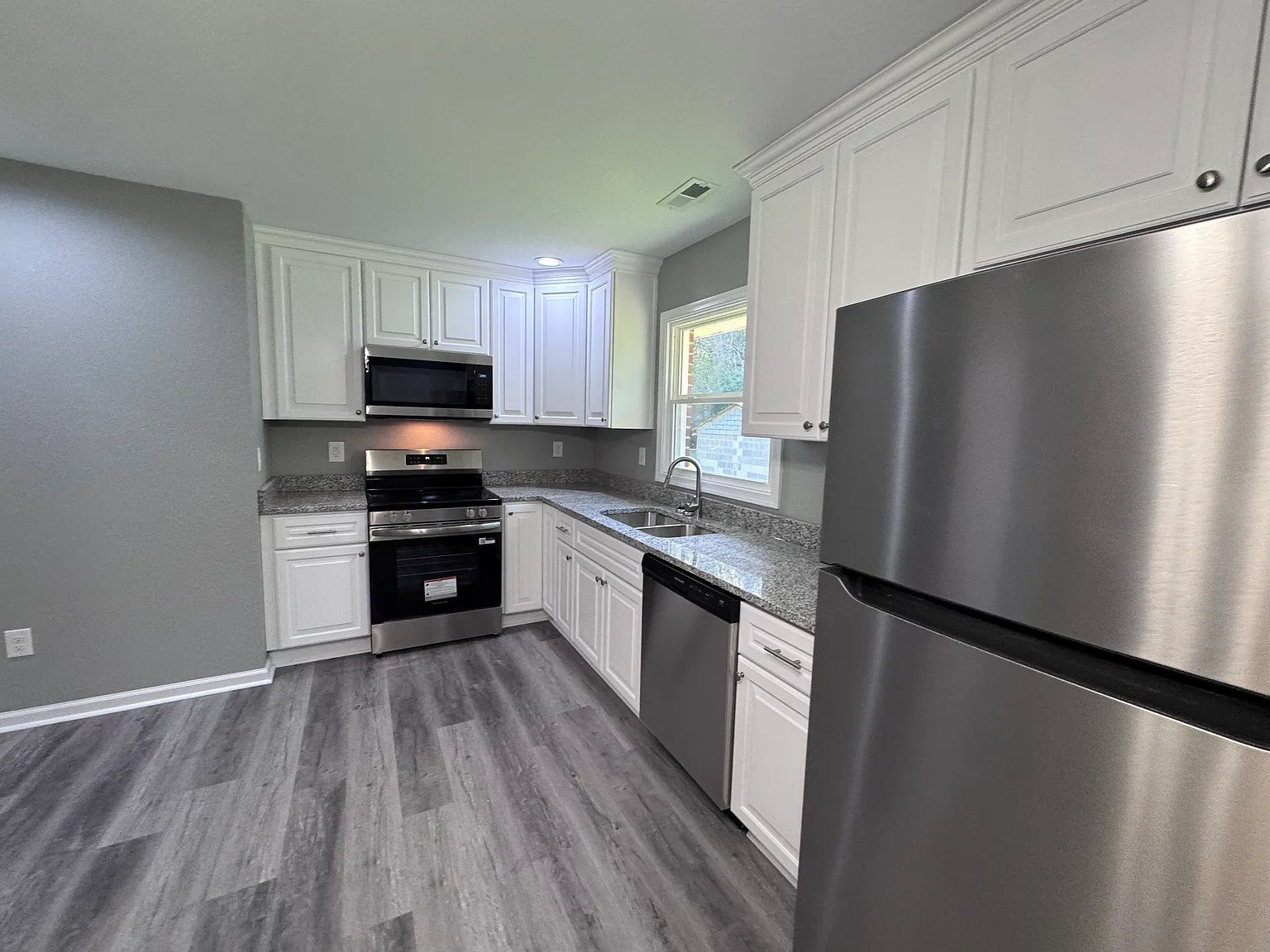 4 bed, 2.5 bath, 1600 sqft, $2,800 — Photo 3
