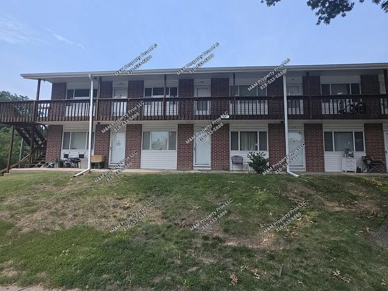 21 N Riley St — Photo 2