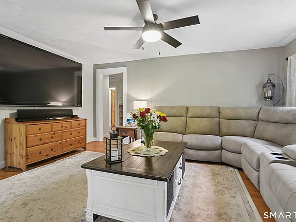 3rd image of 817 Carrington Road