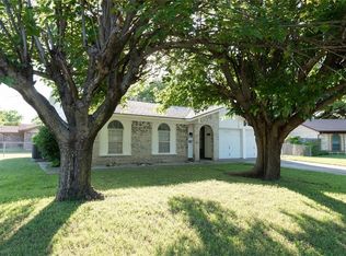 401 Barkridge Ct, Burleson, TX 76028