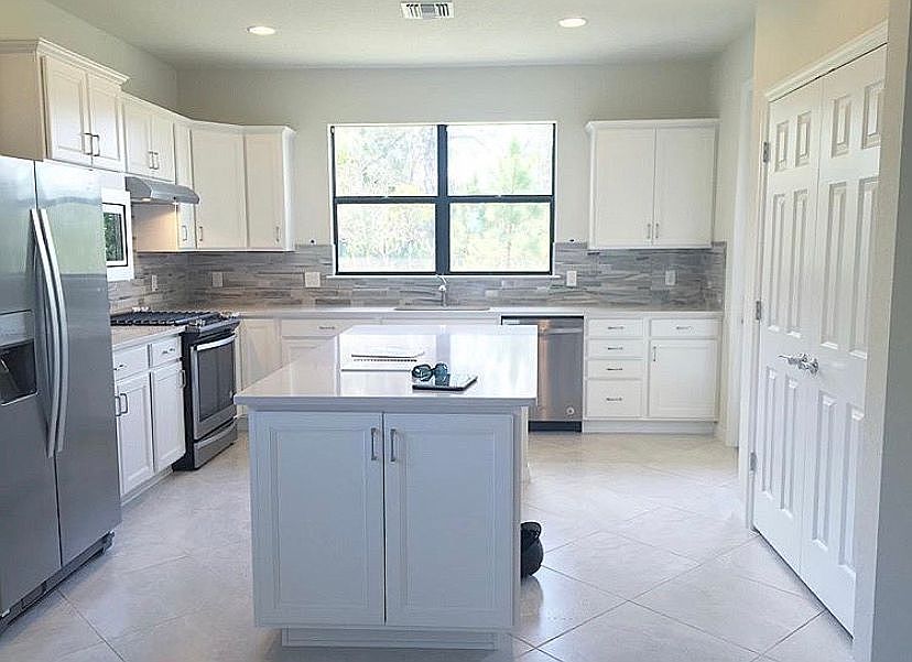 1st image of 572 SE Monet Dr