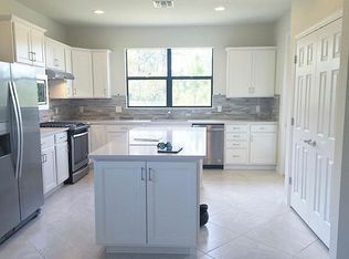 572 SE Monet Dr, Pt Saint Lucie, FL 34984