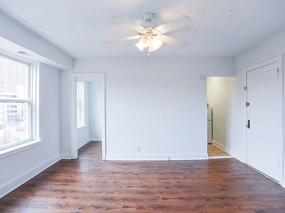 4th image of 3725 N Pine Grove Ave #110
