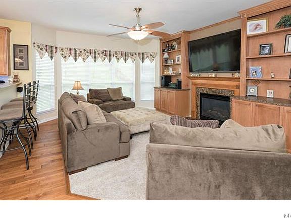 2nd image of 824 Crescent Springs Ct