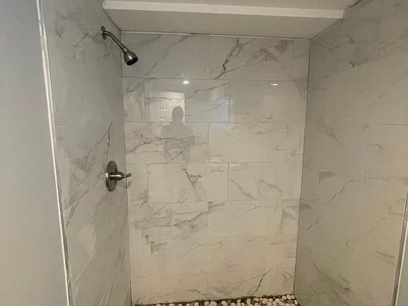 5th image of 3739 Drummond St #1