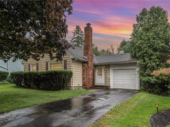 369 Eaton Rd, Rochester, NY 14617