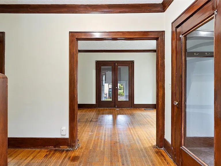 19 Genesee Park Blvd — Photo 10