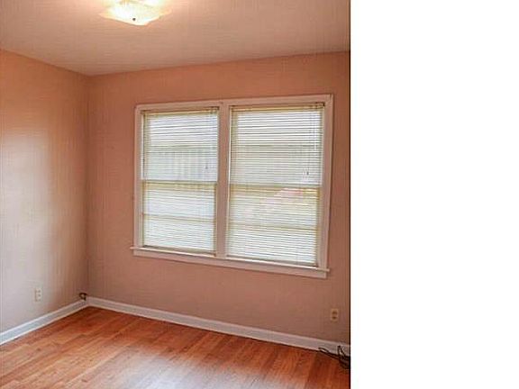 4th image of 2912 Eugene St