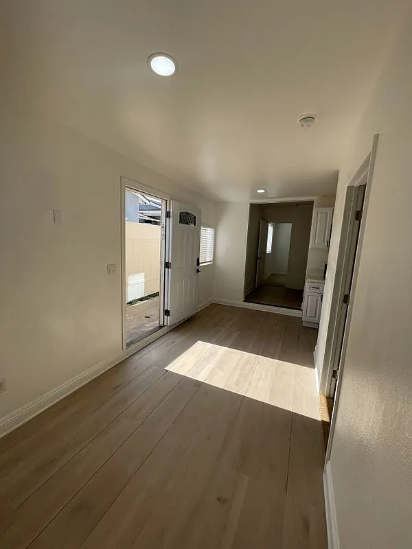 2 bed, 1.5 bath, 660 sqft, $2,800 — Photo 2