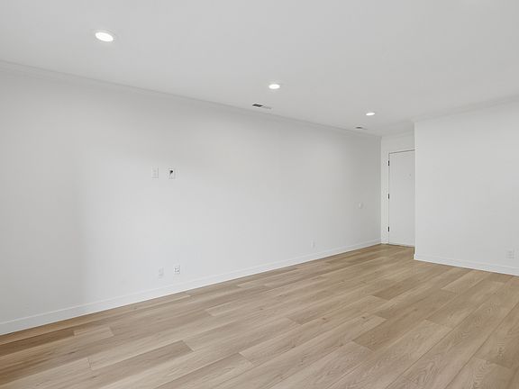 3rd image of 327 Peach Ln