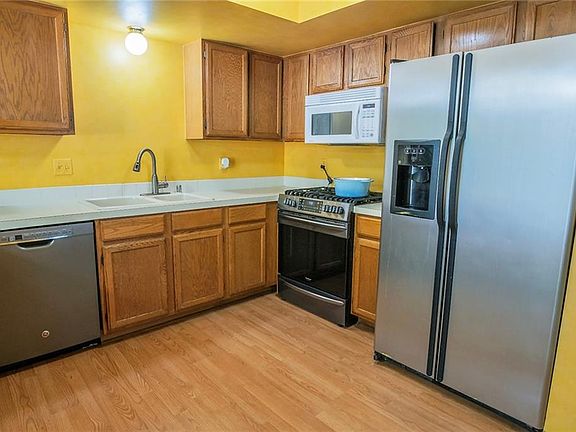 5th image of 2122 Elmwood St