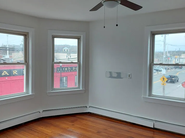 1049 Charles St — Photo 9