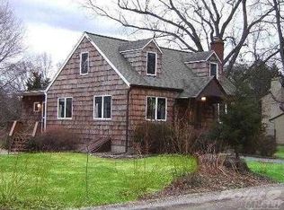 10 Wood Ave, Greenlawn, NY 11740