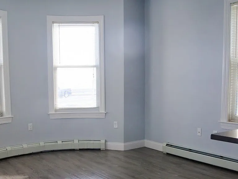 11 - 17 Beach Road Apartments — Photo 19