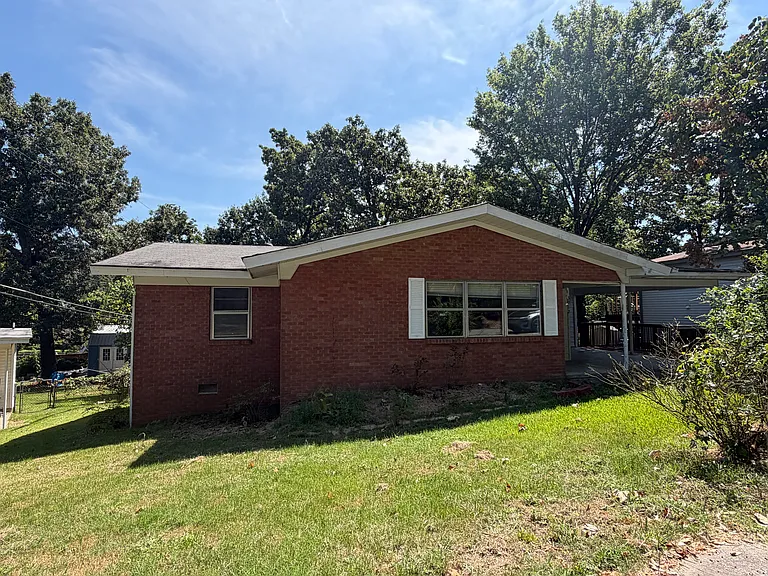 3912 N Cedar St — Photo 3
