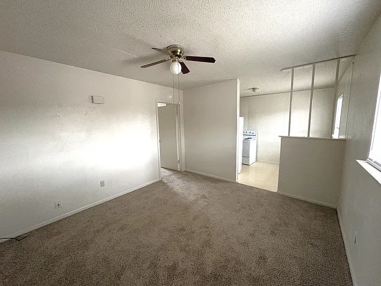602 Sunset Ln #D — Photo 10