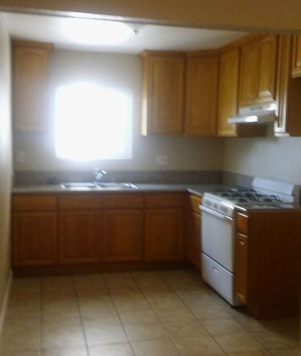 2nd image of 2234 Santa Fe Ave APT 15