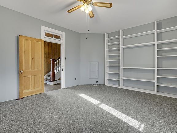 5th image of 26161 Shoremain Dr