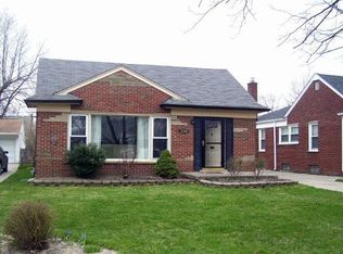 21366 Prestwick Ave, Harper Woods, MI 48225