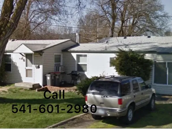 936 1/2 Newtown St, Medford, OR 97501
