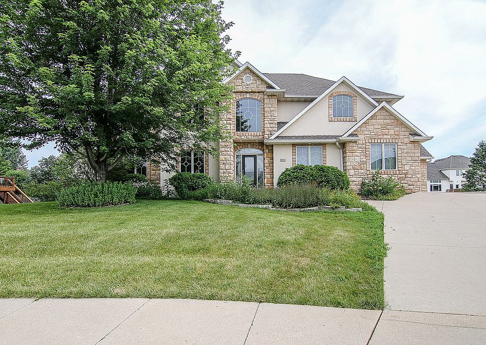 1st image of 8851 Golf Cir