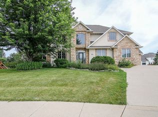 8851 Golf Cir, West Des Moines, IA 50266