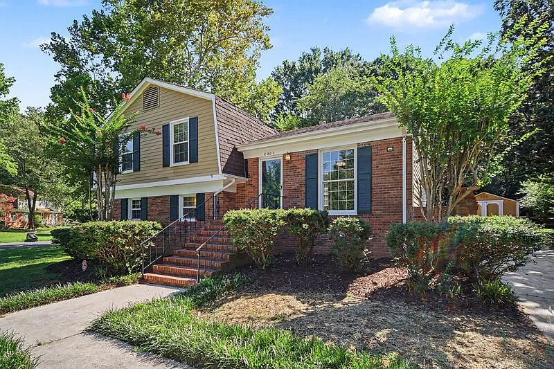 4 bed, 2.5 bath, 1636 sqft, $2,000 — Photo 2