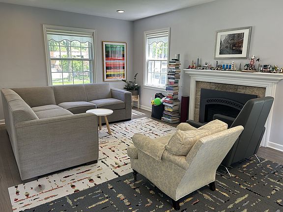 4th image of 1110 Shorewood Blvd