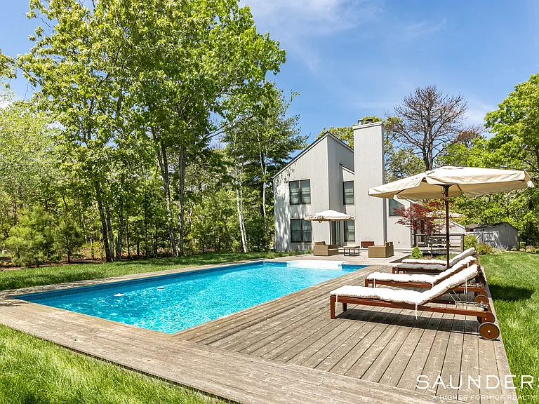 546 Wainscott Northwest Rd — Photo 1