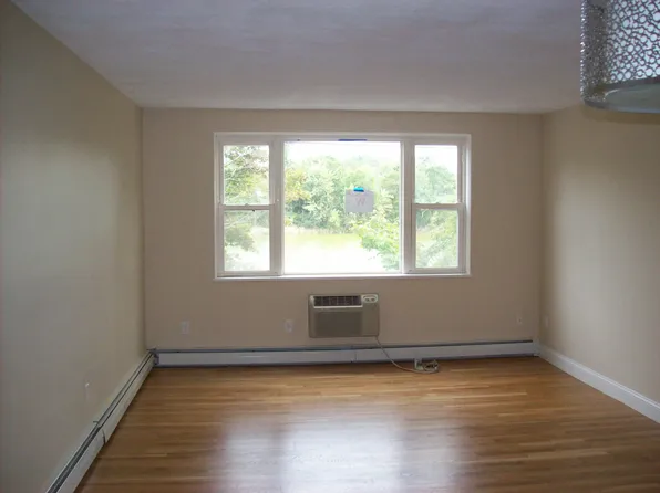 1105 Lexington St, Waltham, MA
