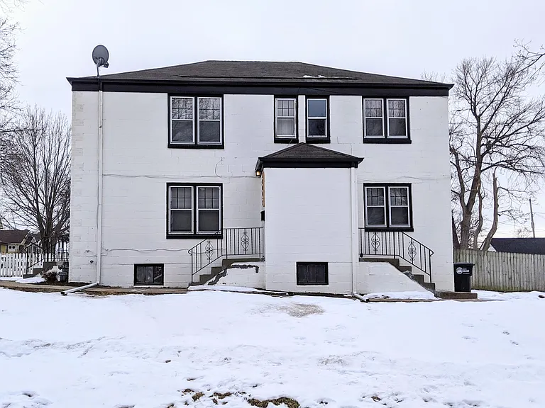 1104 S 32nd St — Photo 35
