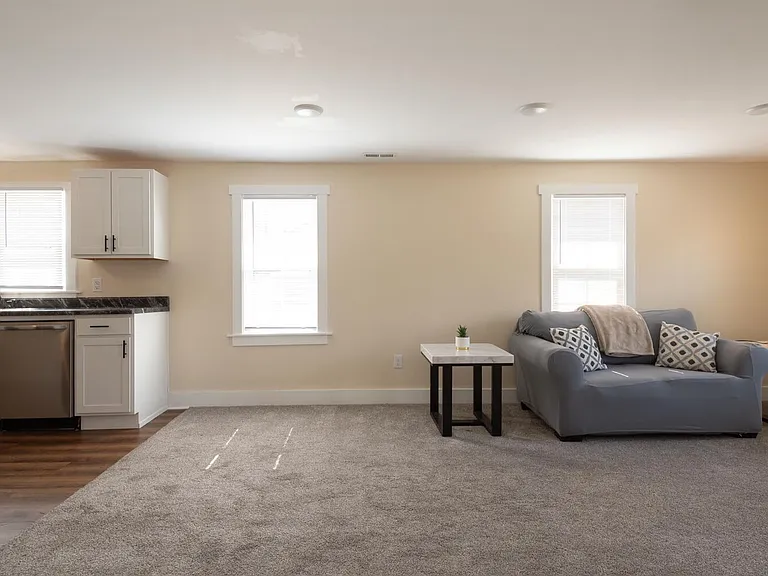 634 N Adams St — Photo 20