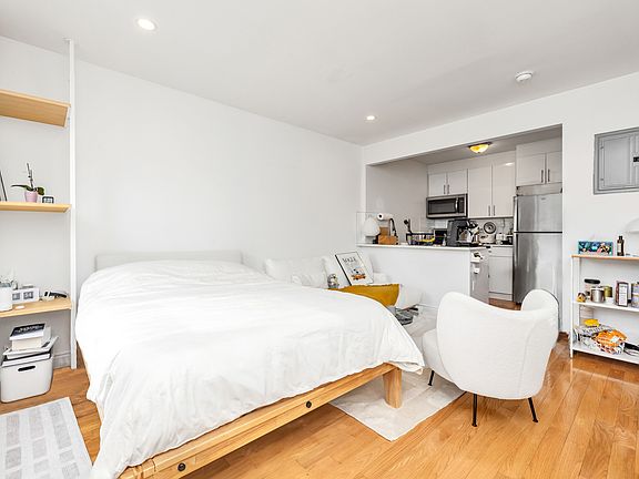 5th image of 287 Bleecker St APT A1