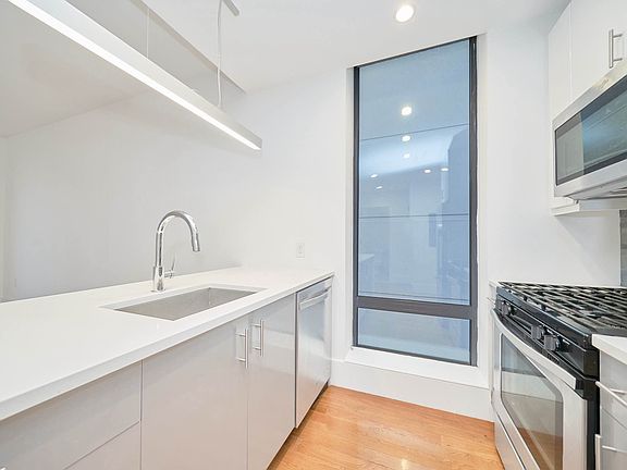 5th image of 531 Myrtle Ave APT 4A