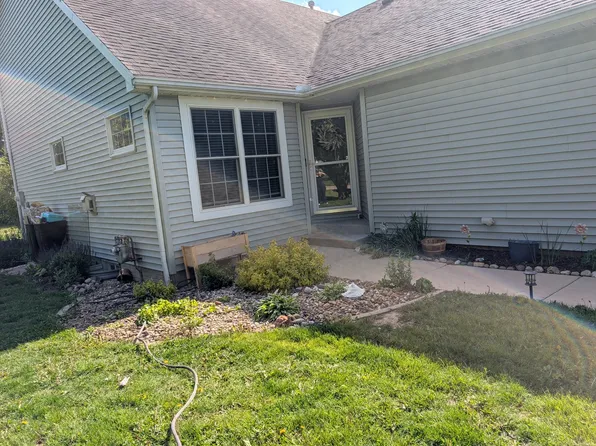 109 Labrador Ln, Downs, IL 61736